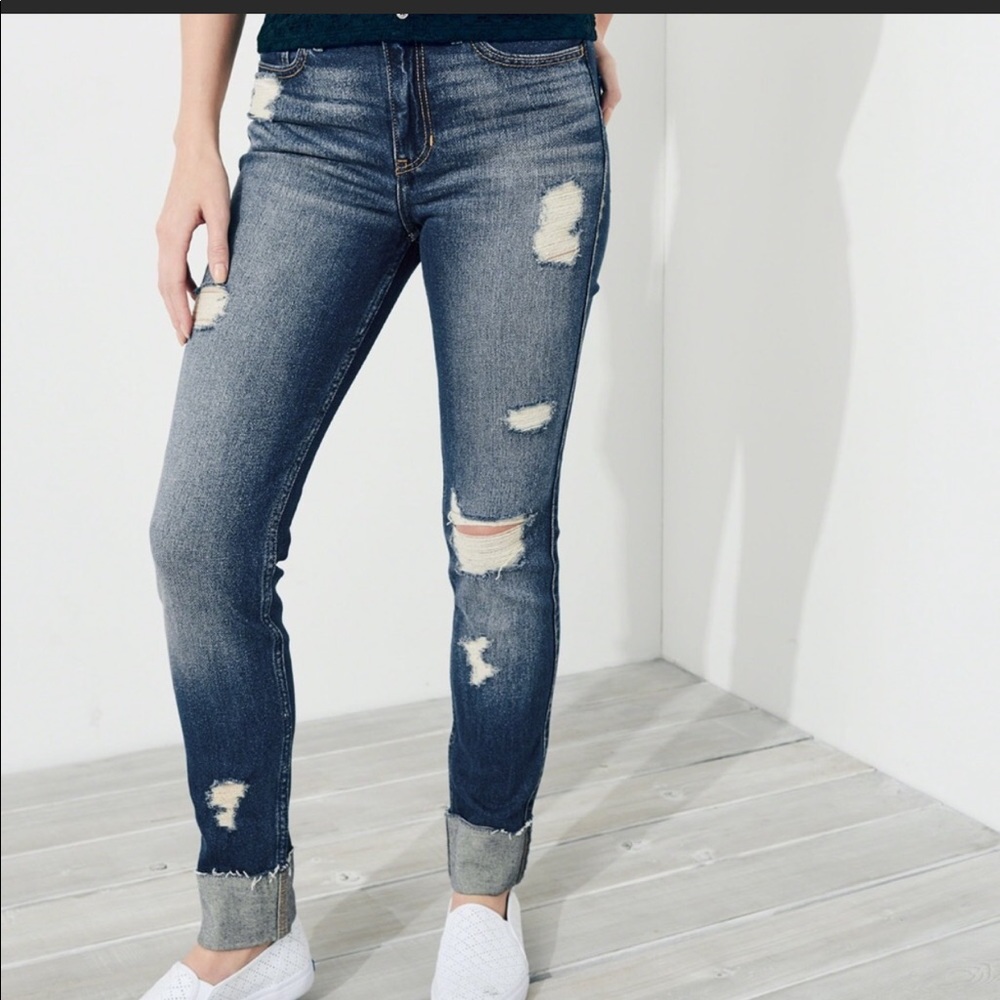 (🍄)🎉🦋HP🦋🎉Hollister ripped skinny jeans!